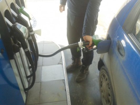 Petrom a scumpit carburanţii